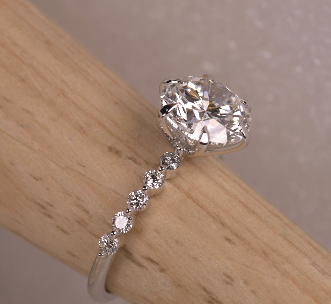 Round Cut Side Diamond Accent Engagement Ring