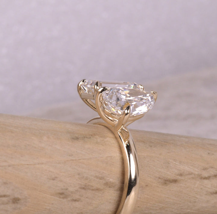 Emerald And Pear Lab Diamond Toi Et Moi Ring