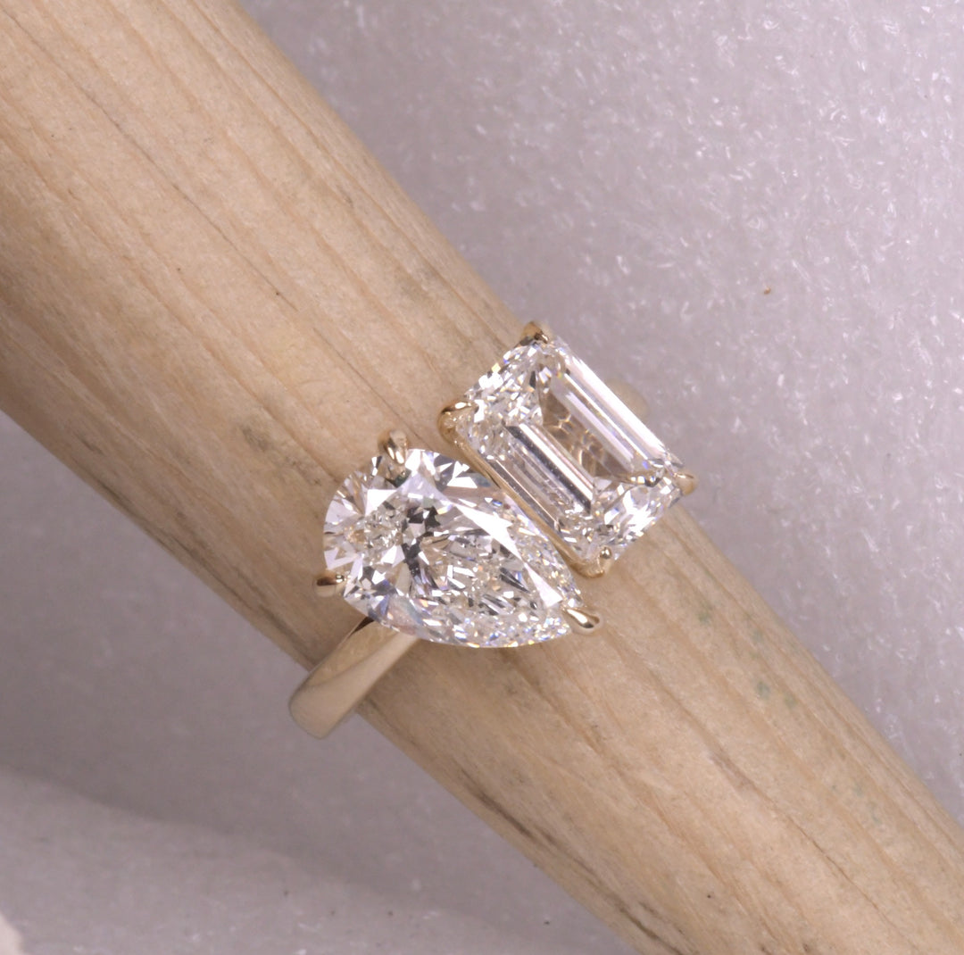 Emerald And Pear Lab Diamond Toi Et Moi Ring