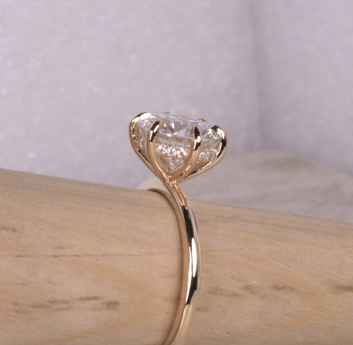 Round Cut Lab Grown Diamond Ring