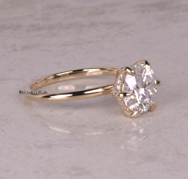 Round Cut Lab Grown Diamond Ring