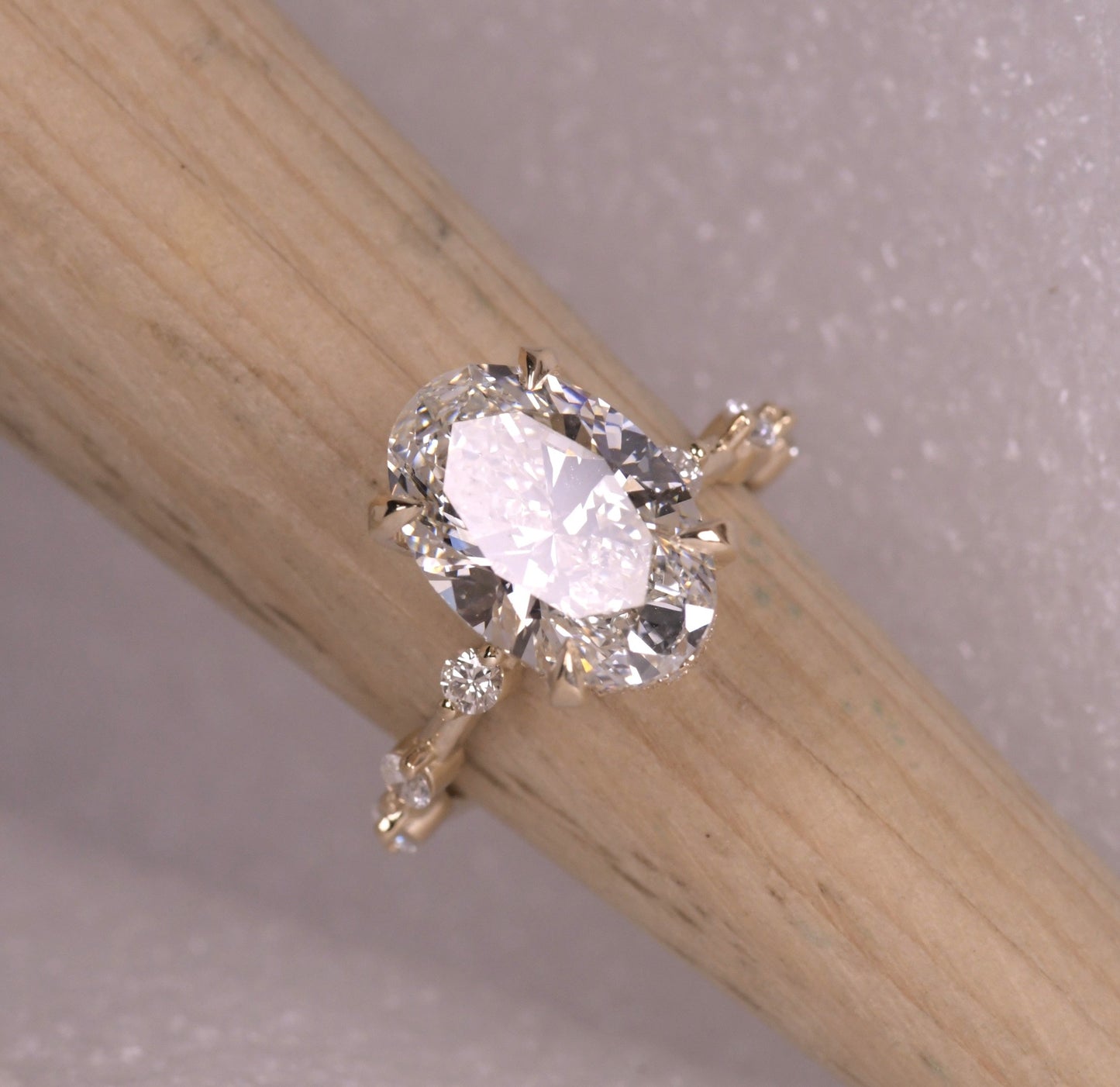 Elegant Oval Cut Diamond Engagement Ring