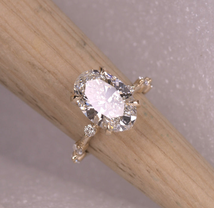 Elegant Oval Cut Diamond Engagement Ring