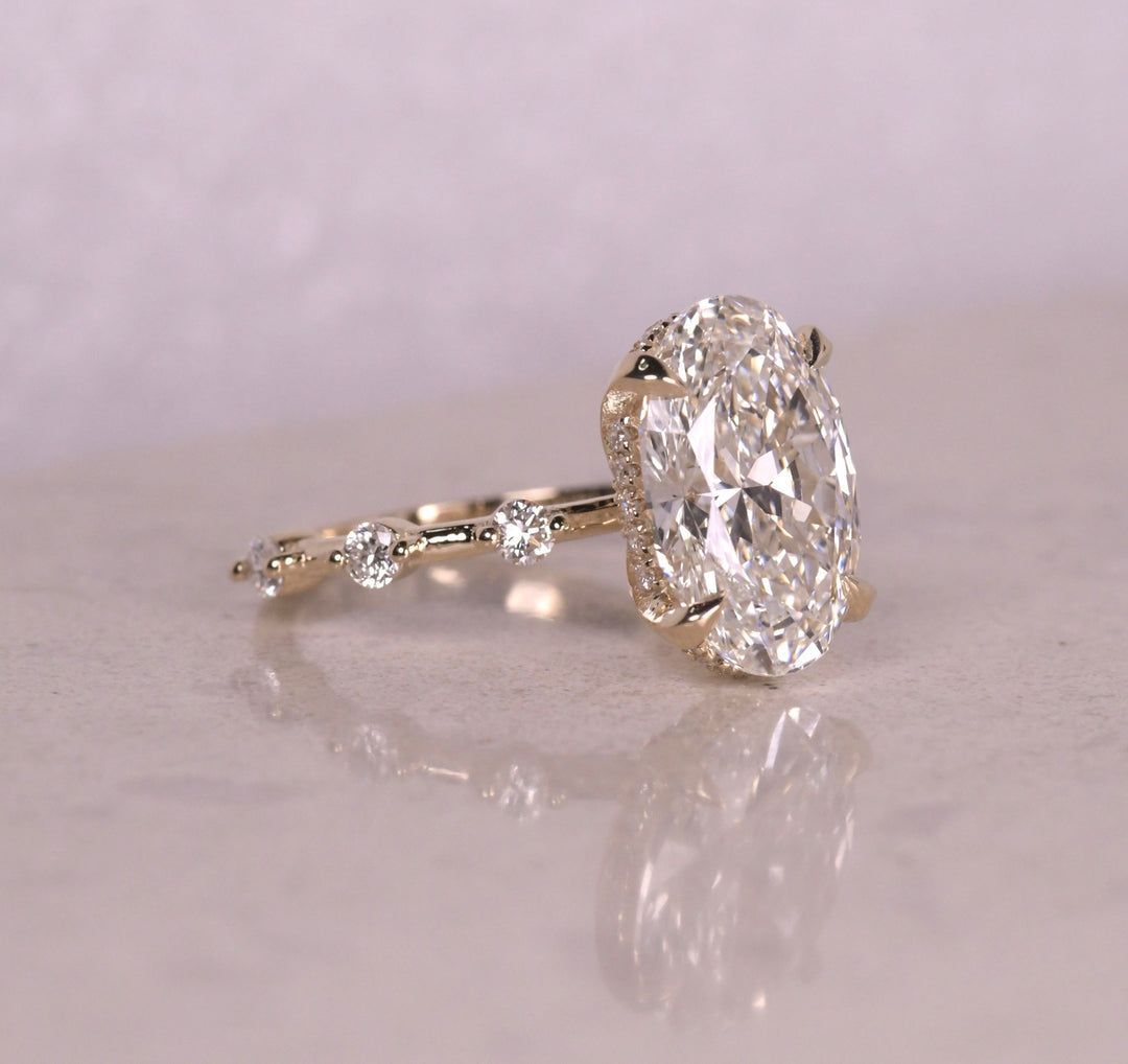 Elegant Oval Cut Diamond Engagement Ring