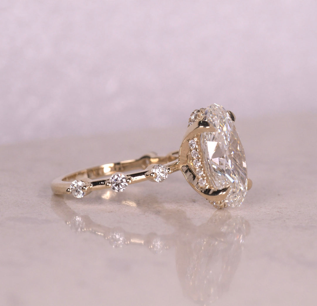 Elegant Oval Cut Diamond Engagement Ring