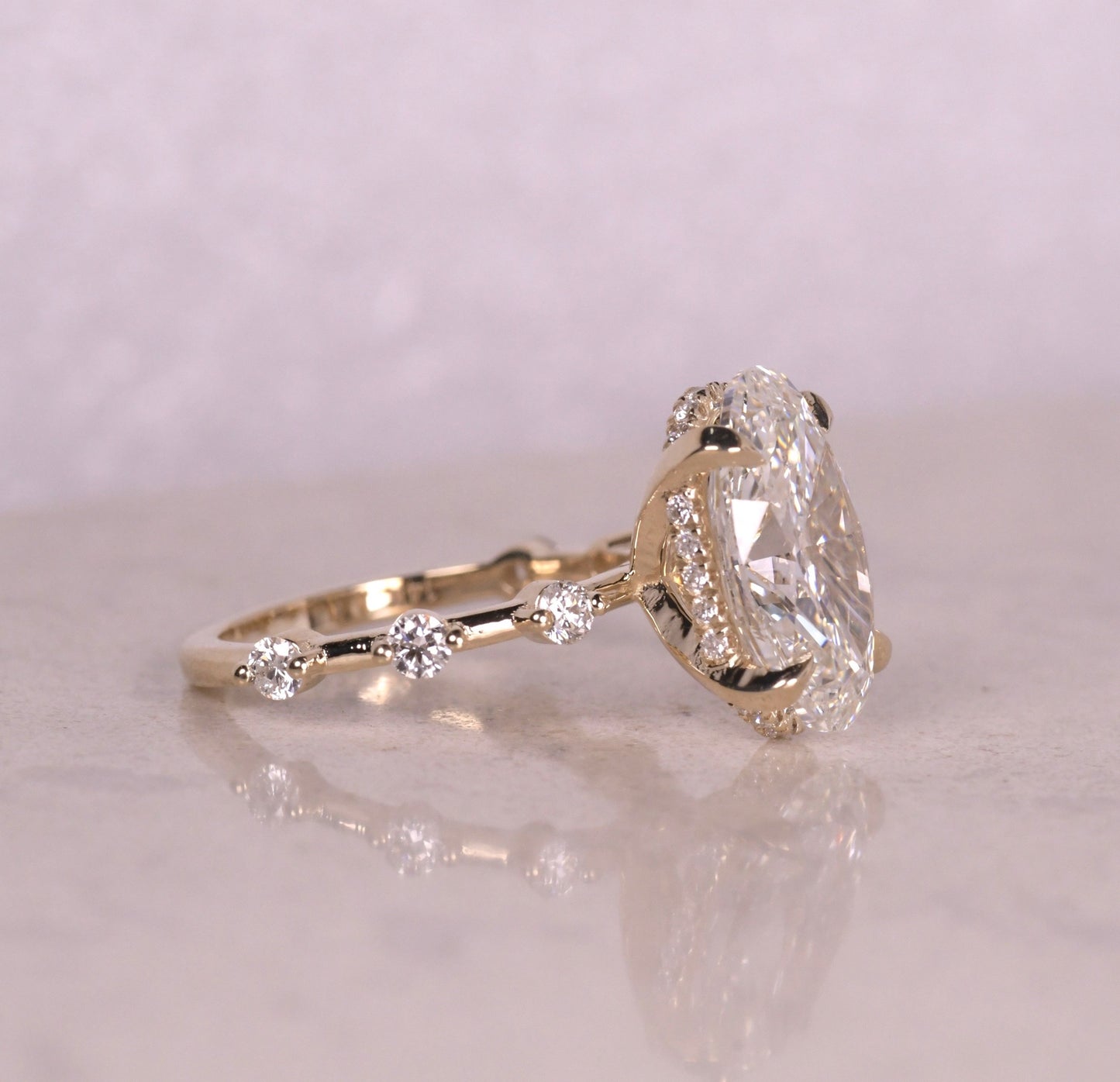 Elegant Oval Cut Diamond Engagement Ring