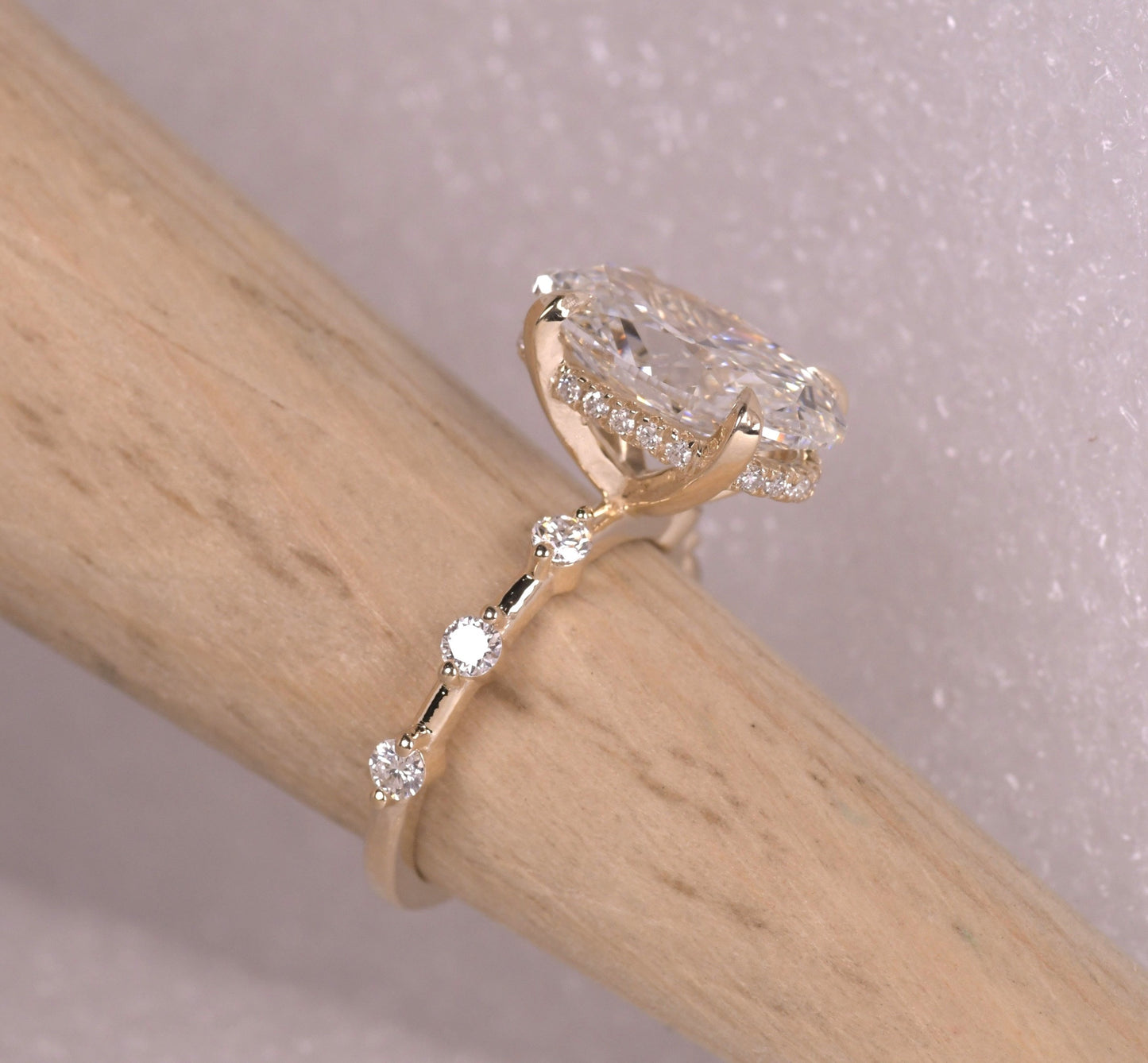 Elegant Oval Cut Diamond Engagement Ring