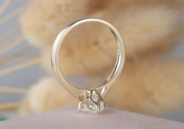 1.50 Ctw Brilliant Oval Diamond Simple Solitaire Engagement Ring Solid 14K Yellow Gold
