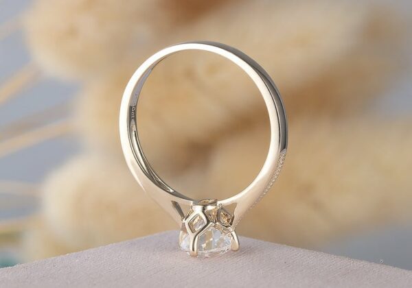 1.50 Ctw Brilliant Oval Diamond Simple Solitaire Engagement Ring Solid 14K Yellow Gold