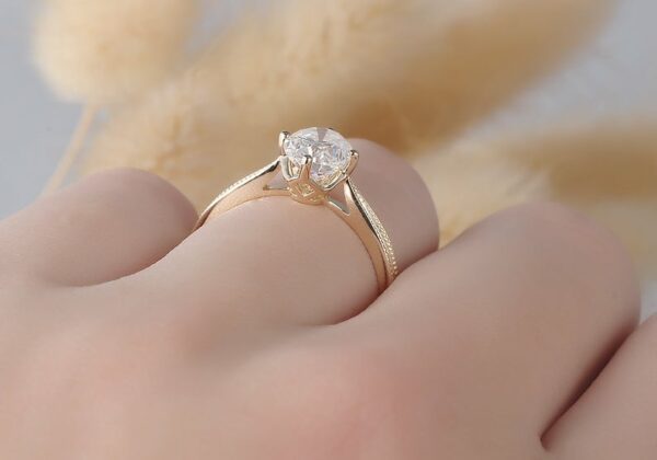 1.50 Ctw Brilliant Oval Diamond Simple Solitaire Engagement Ring Solid 14K Yellow Gold