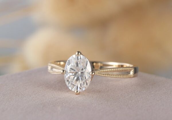 1.50 Ctw Brilliant Oval Diamond Simple Solitaire Engagement Ring Solid 14K Yellow Gold