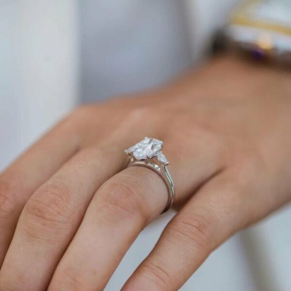 3.11 Ctw Brilliant Oval Cut & Side Pear Cut Diamond Fancy Engagement Ring 10k White Gold