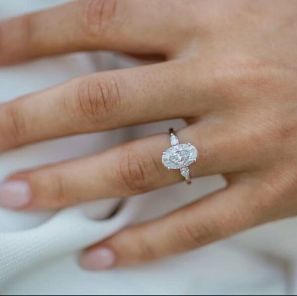 3.11 Ctw Brilliant Oval Cut & Side Pear Cut Diamond Fancy Engagement Ring 10k White Gold