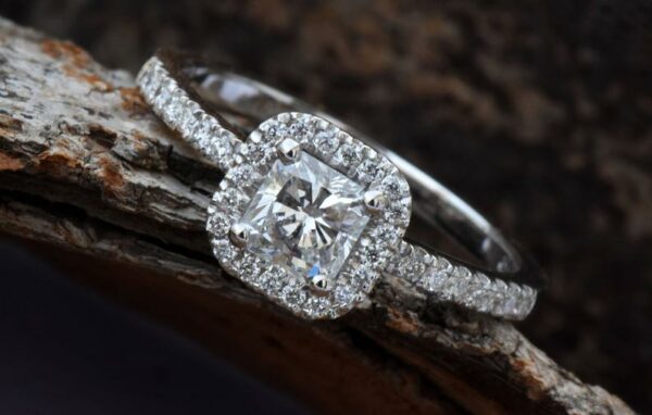 2.15 Carat Princess Cut VVS1 White Diamond Halo Engagement Ring Real 925 Sterling Silver